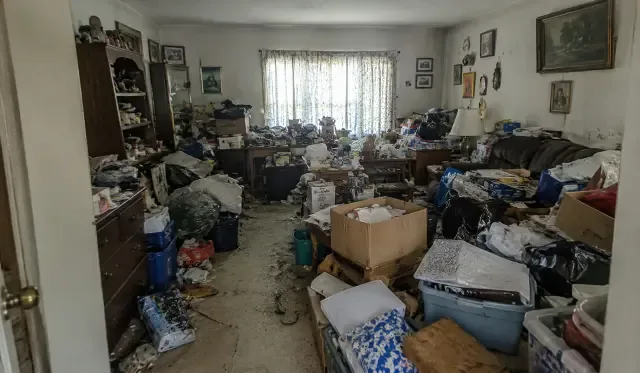 Hoarder house in Georgia bought with free cleanout